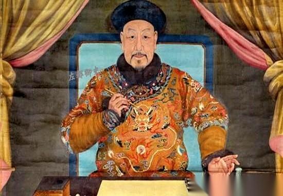 乾隆四十二年，三百个哈密瓜从新疆被抬进紫禁城。这玩意儿在产地，一文钱能买三，卖不