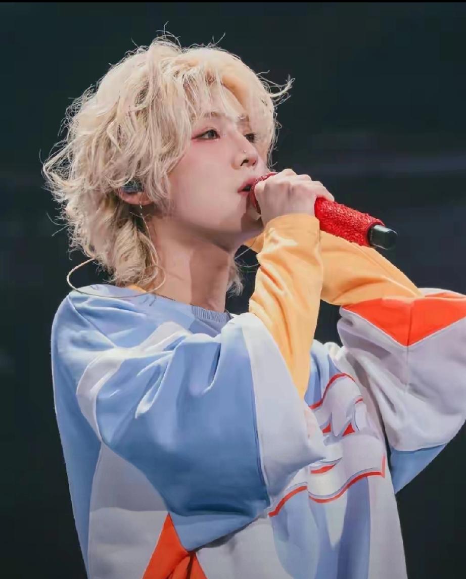 彻底闹掰！鹿晗粉丝怒撕工作室，失职摆烂引众怒鹿晗工作