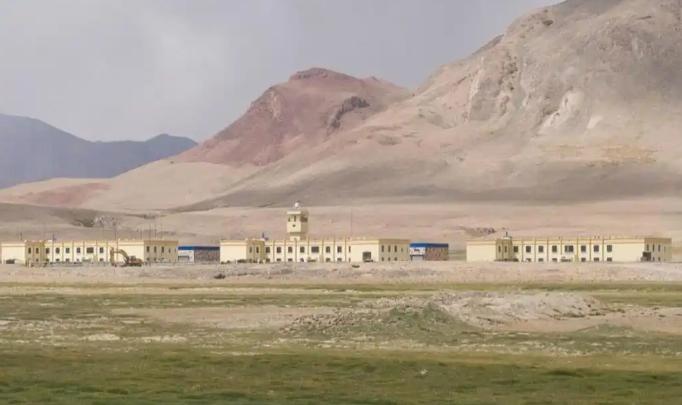 最近瓦罕走廊那边的动静，其实是一场非常典型的“篱笆经济学”。塔吉克斯坦议会那边刚