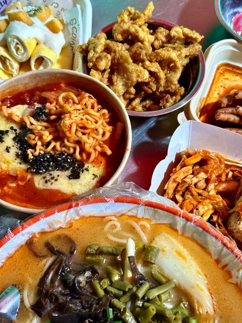 谁懂济源夏日美食的含金量！从清晨伏羊汤、非遗鸡蛋不翻，到锅气十足的焙面炒面，傍晚