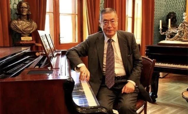 钢琴传奇刘诗昆回忆二阴差阳错没去台湾1947年，父亲生意做得很大，他在