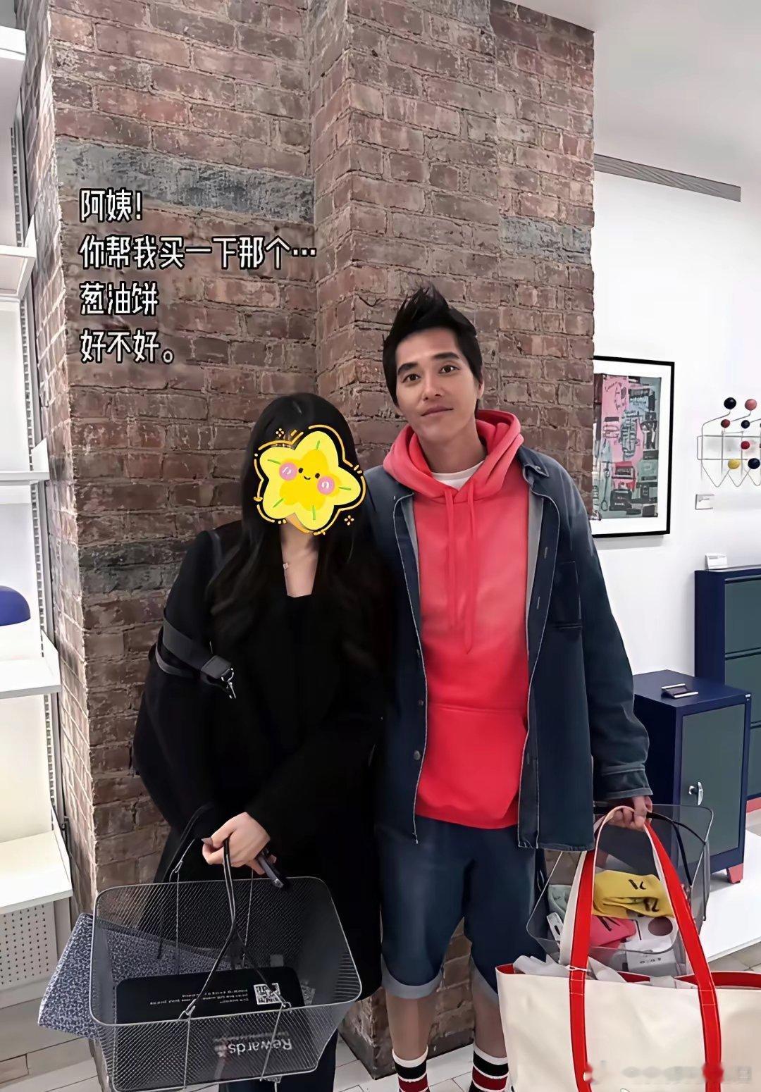 47岁蓝正龙美国被偶遇，看着显沧桑，离婚快3年儿女跟随前妻生活！