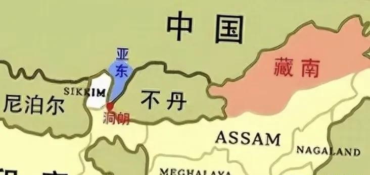 洞朗地区，堪称抵住印度“七寸”的一把利剑。它位于我国西藏亚东县下亚东乡南部，面积