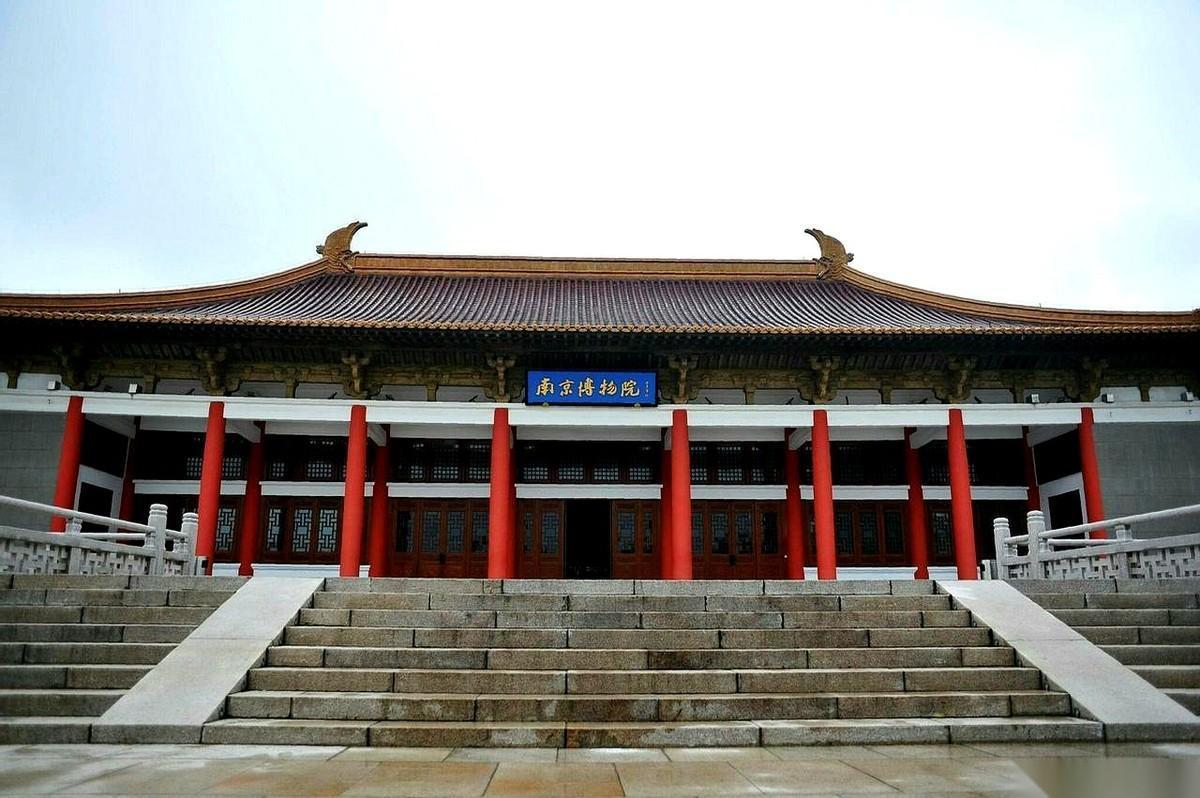 8800万。一幅画。一幅本该安安静静躺在南京博物院库房里的画，就这么出现在了