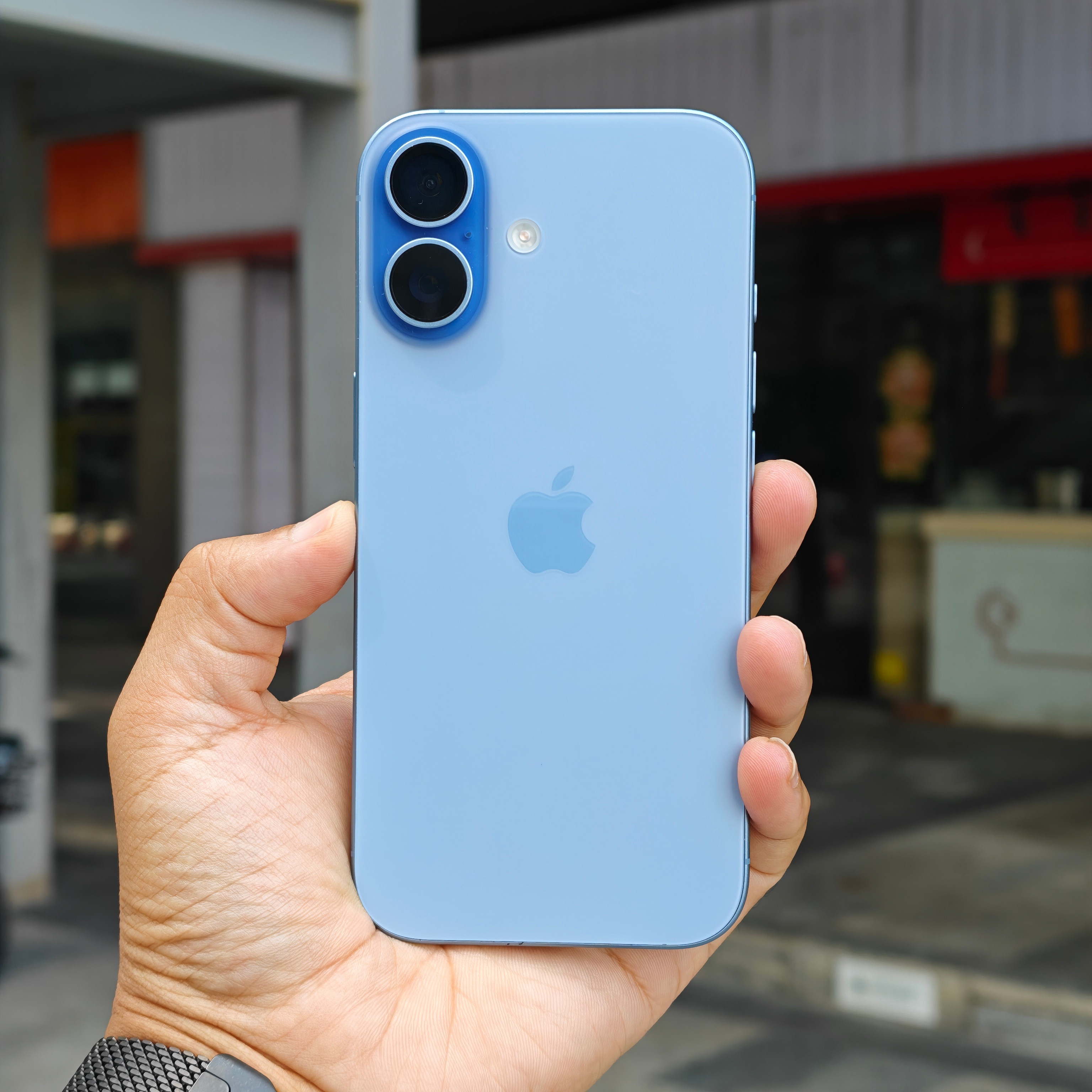 本以为iPhone17热度不低，没想到热销势头能维持得这么猛！以256G