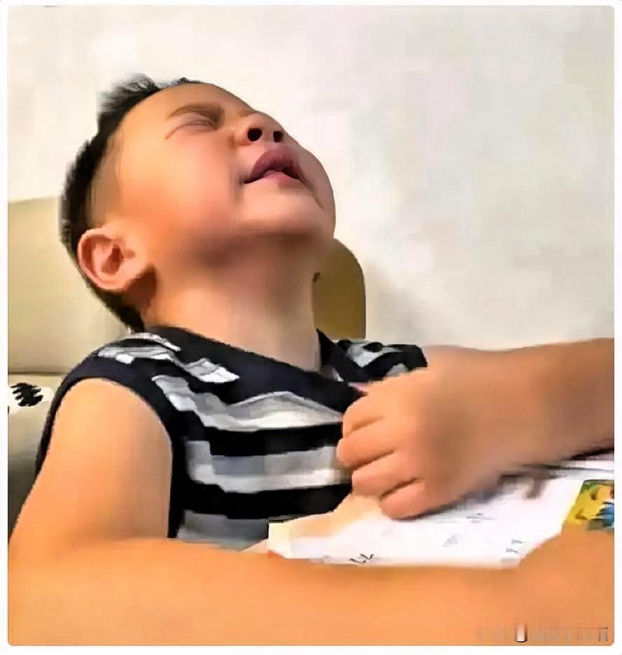 儿子说：我不想活了！母亲说：我和你爸早就不想活了！儿子说：你们咋不死