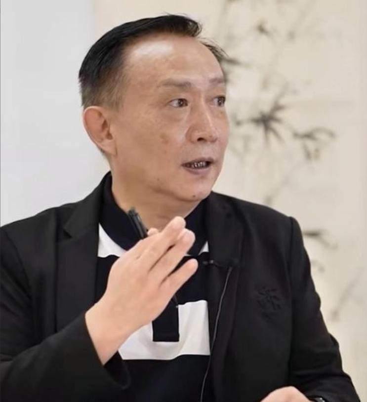有人竟想把水电气网打包卖给资本，还想用英文论文瞒天过海。这事儿，正是经济学家