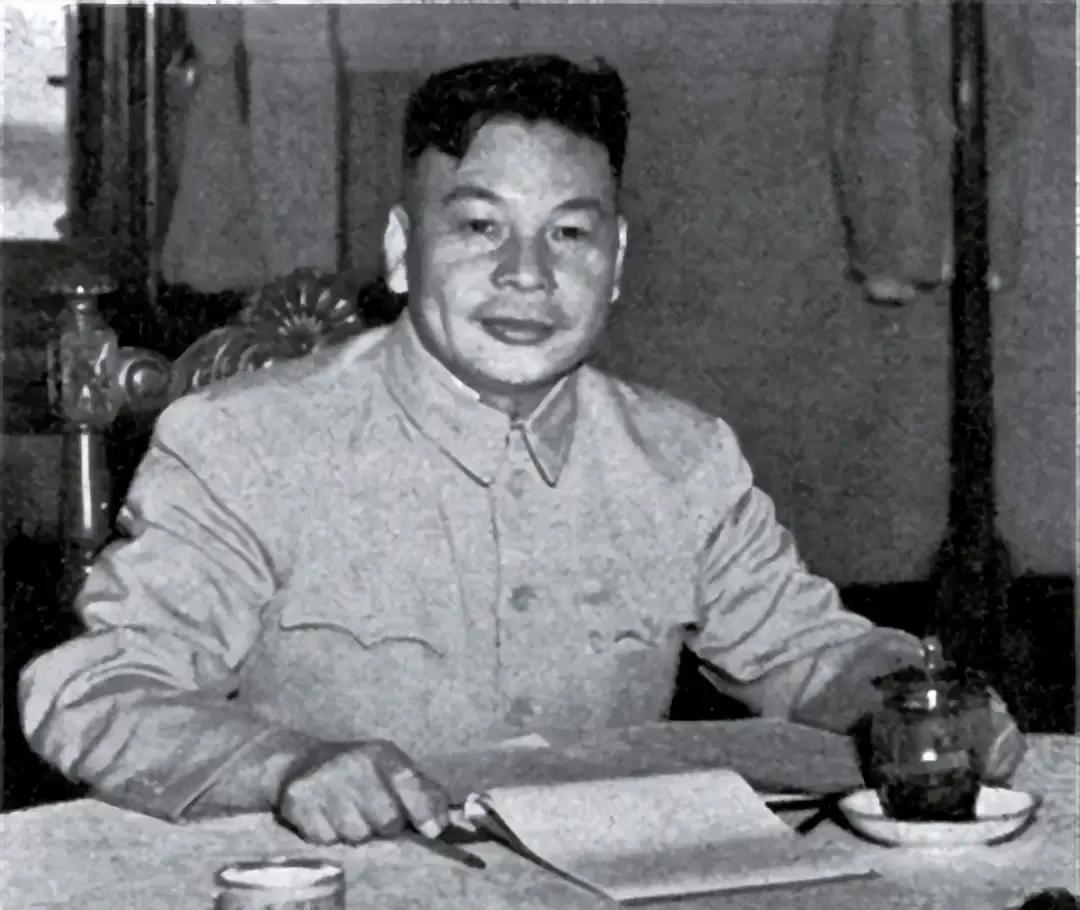 1955年6月5日夜，俞济时在家擦拭手枪时走火，子弹打中大腿，第二天蒋介石原定去