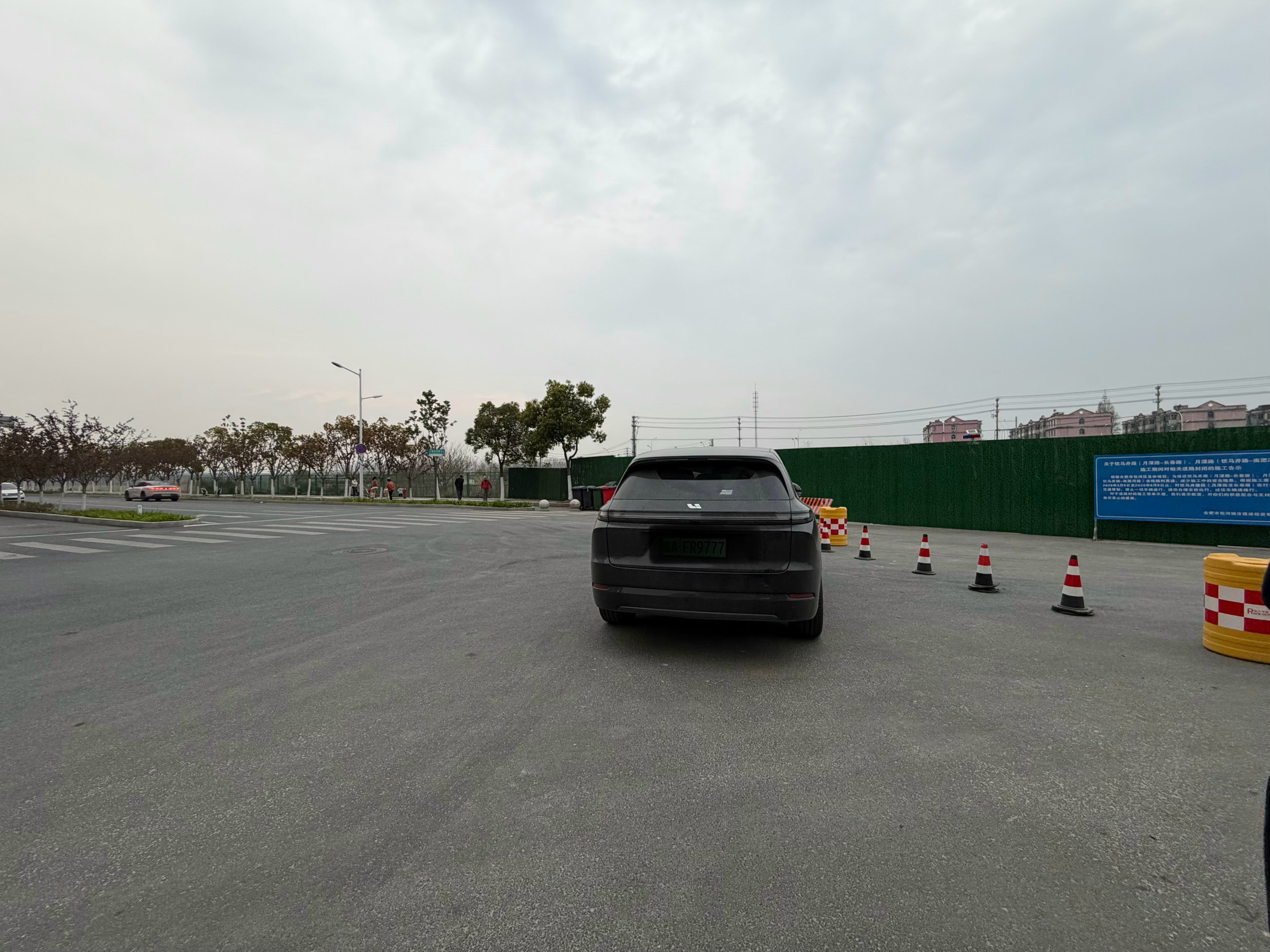 理他干嘛想怎么停就怎么停其实不是哈，大家都在乱停