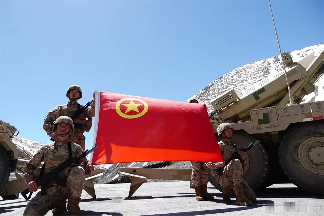 清澈的爱只为中国致敬高原中国军人在海拔5000米的喀喇昆仑高原，某部官兵齐聚