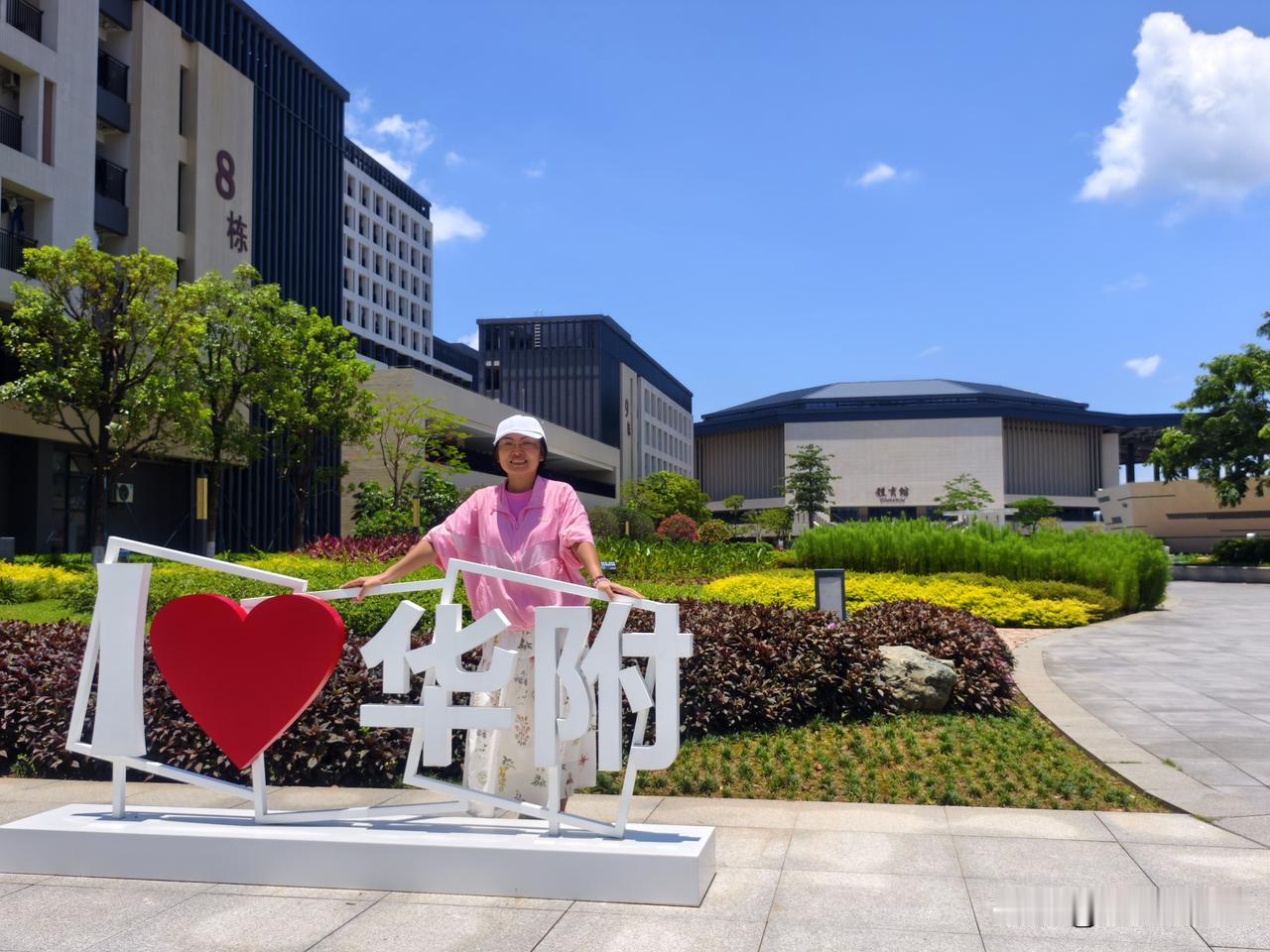 学校饭堂的午餐分享一张最近随手拍的照片我们在华附知识城校区饭堂午餐，每位25