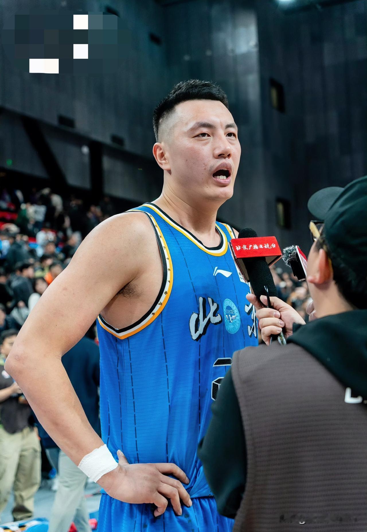 许利民估计后槽牙都咬碎了，他千不该万不该做的，不是重用翟晓川，而是让他打了