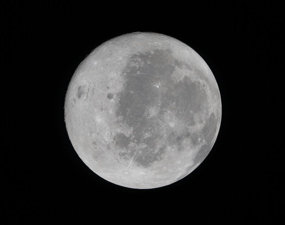 阿尔忒弥斯2号已抵达距离地球的最远距离。在距离地球406,771公里(252,7