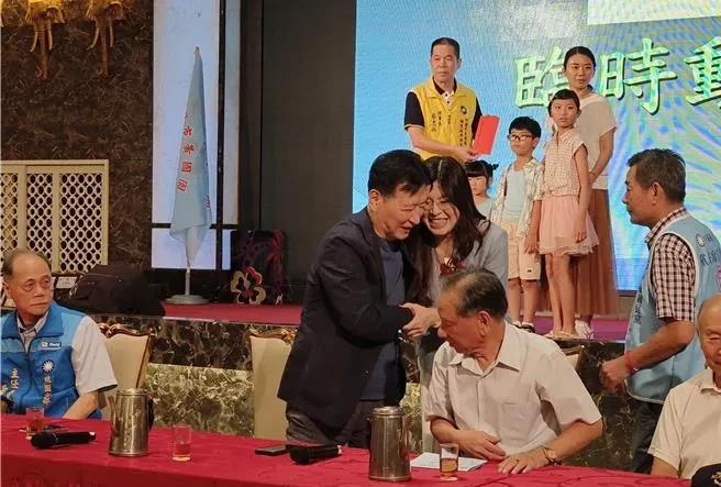 赵少康郑丽文同场拜票黄复兴郝龙斌驳“私相授受”黄复兴桃园黄国园党部27日在