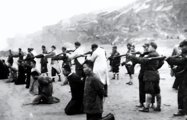 1947年8月，国民党驻盐城的师长李铁民下令将城内一百多地下党杀害，少将韩君明劝