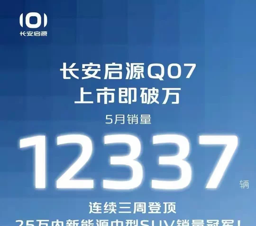 新能源汽车为什么大降价？一是明年不免新能源购置税，要恢复交一半购置税。对于购