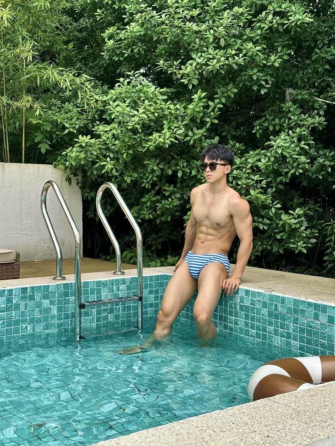 夏日泳池专属模特