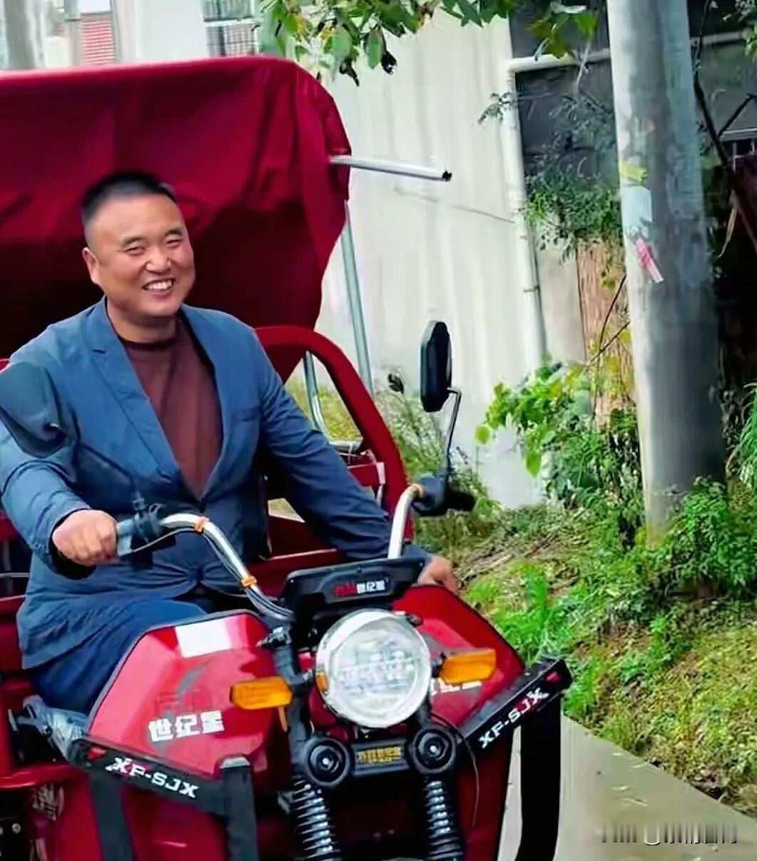 西安村支书的2元午餐，才是真·把事做到老人心坎里！刷短视频刷到西安蓝田县那