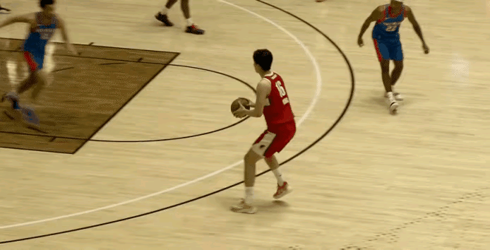 五佳球又没了！以瀚森现在的能力，打发展联盟真是屈才了！看这个球，杨瀚森外线接球晃