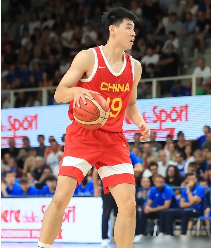 广东球迷都在心疼崔永熙，我告诉你，这纯属自作多情。他刚从伤病名单里爬出来，最