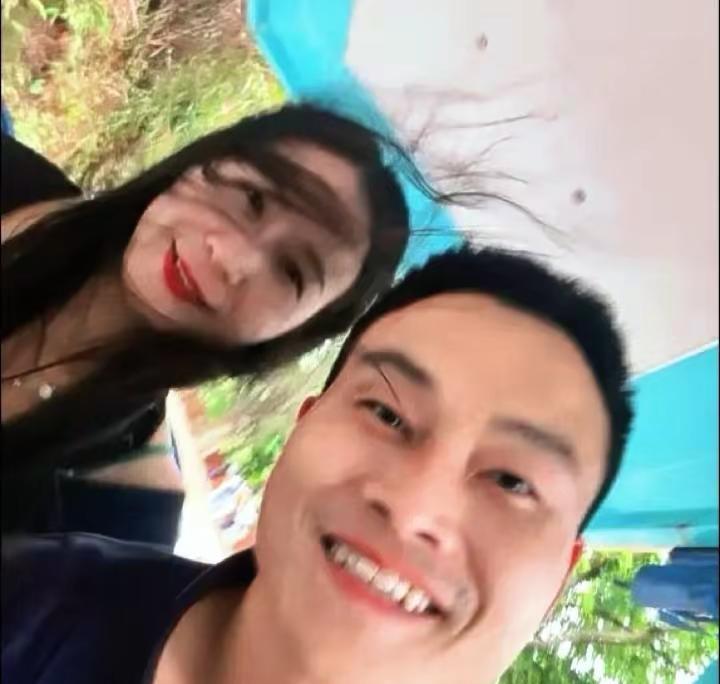 穿梭来回司机师傅说“菌婚很辛苦吧”我“不很幸福每次都是小别胜新婚