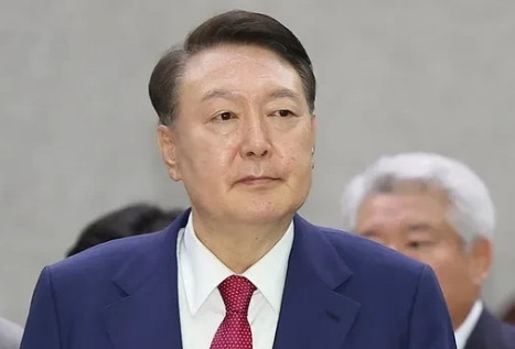 韩媒JTBC电视台报道：今天（31日）法院发出了对拒绝特检出席要求的前总统尹锡悦