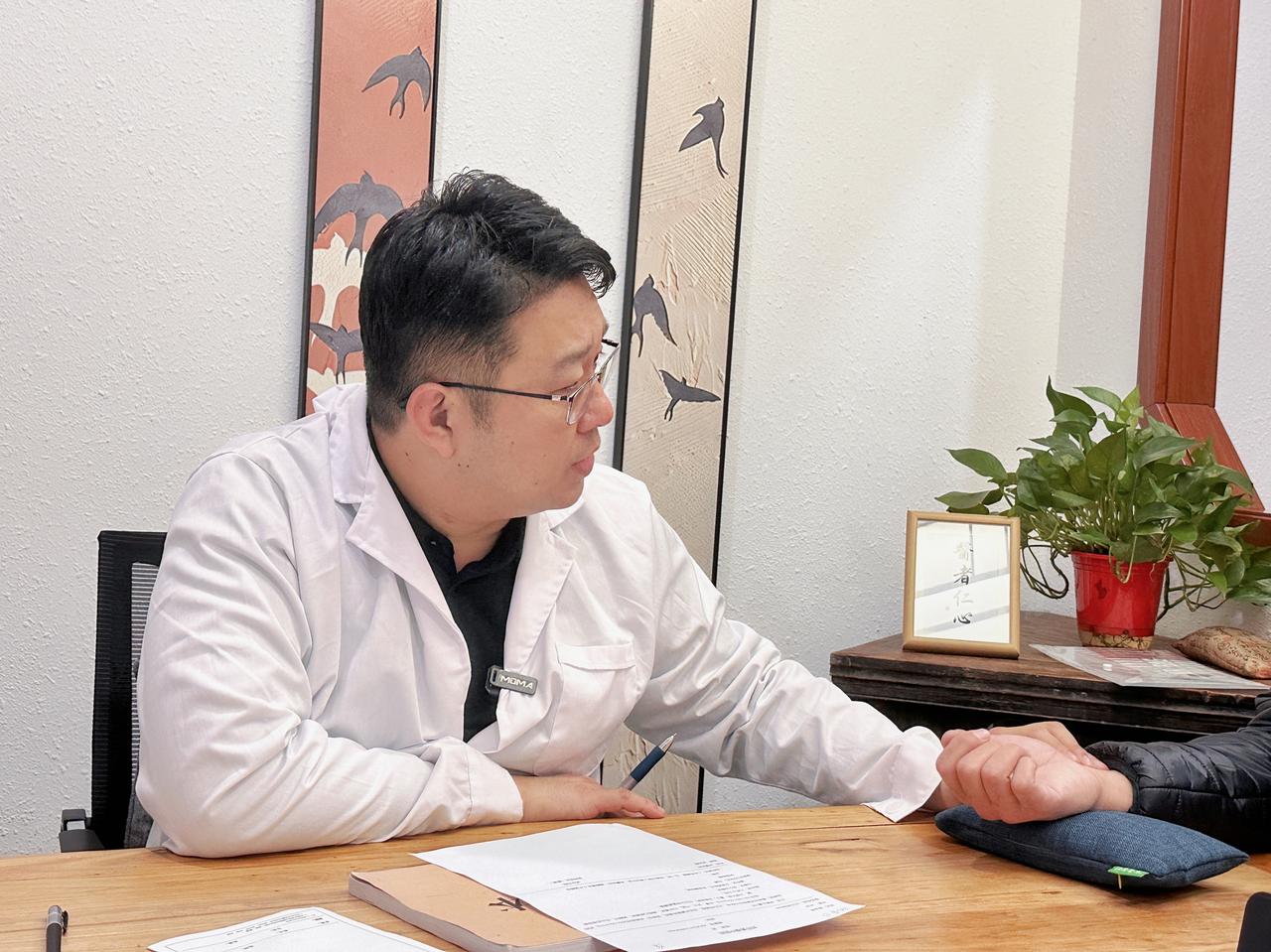 为啥我说：吃降压药血压正常，不算正常？病根没除，血管仍在“受伤”大家好，我