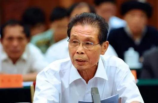 他荣升潍坊副市长，却在搬家时举动格外反常，甚至将院内没用完的煤和木炭都带走了，他