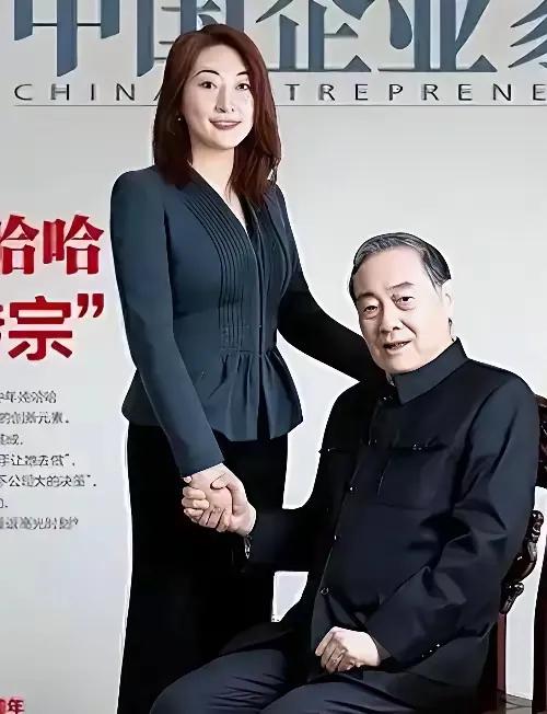 六亲不认的前提是六亲不靠！宗馥莉那么多叔叔婶婶，谁给她依靠了？当三位同父异母的