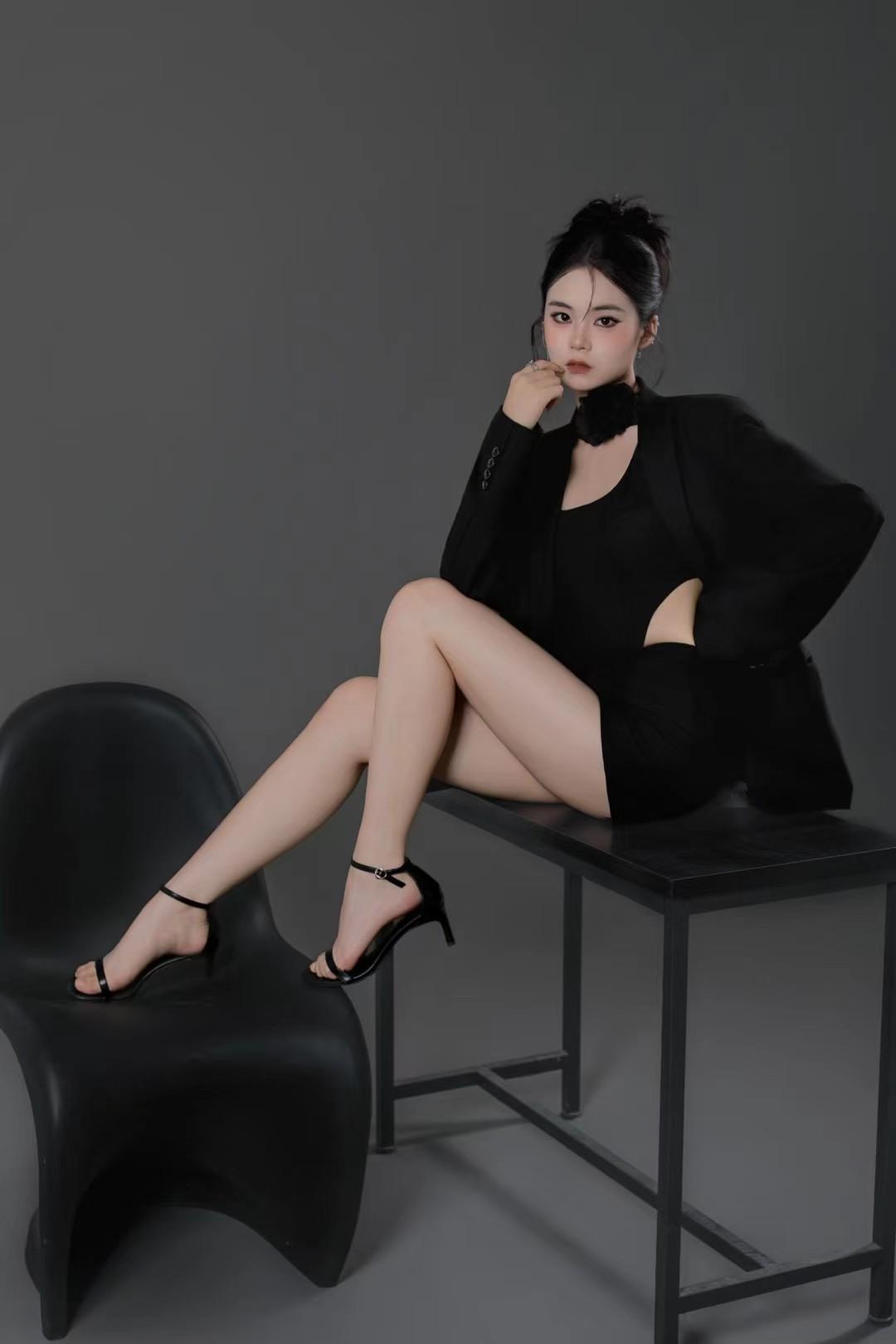 女性人像摄影作品如何有高级感?少女摄影|NO.0176期酷飒黑色西装展现完