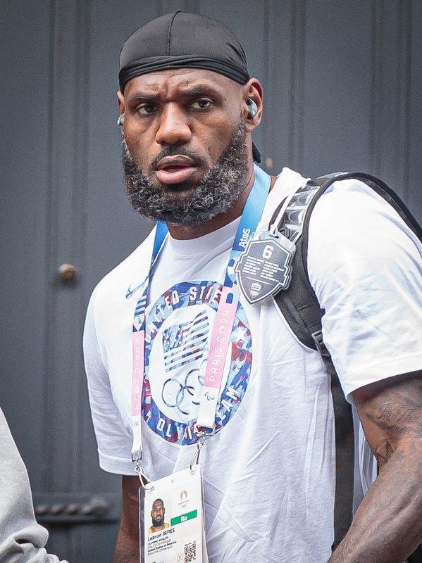 要说NBA历史第一人，很多人会提名詹姆斯。他的成就堪称恐怖，4次NBA总冠军，1