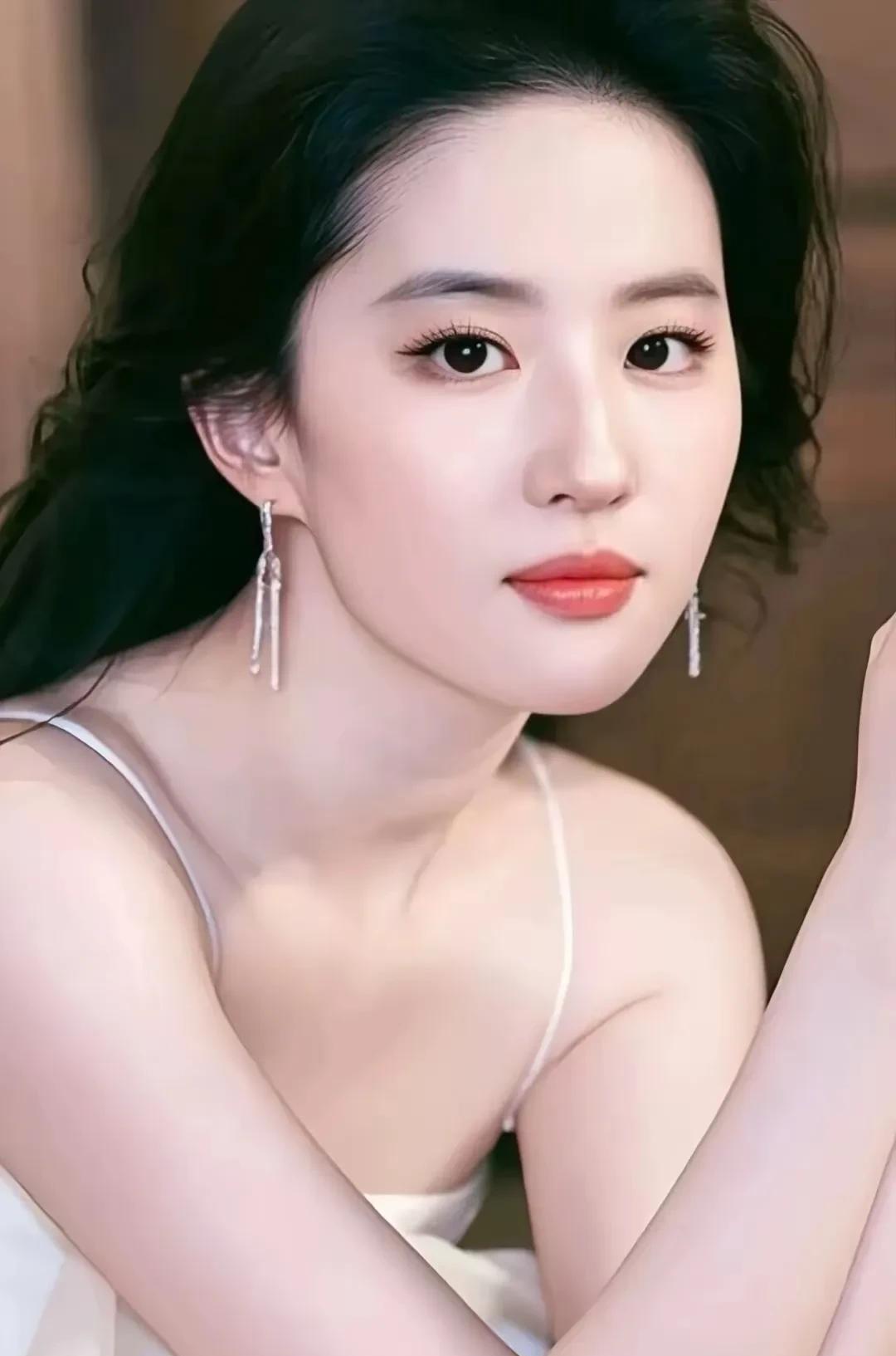 刘亦菲真是一个大美人儿要是有这样的媳妇不得天天跟在屁股后头就怕别人勾引走