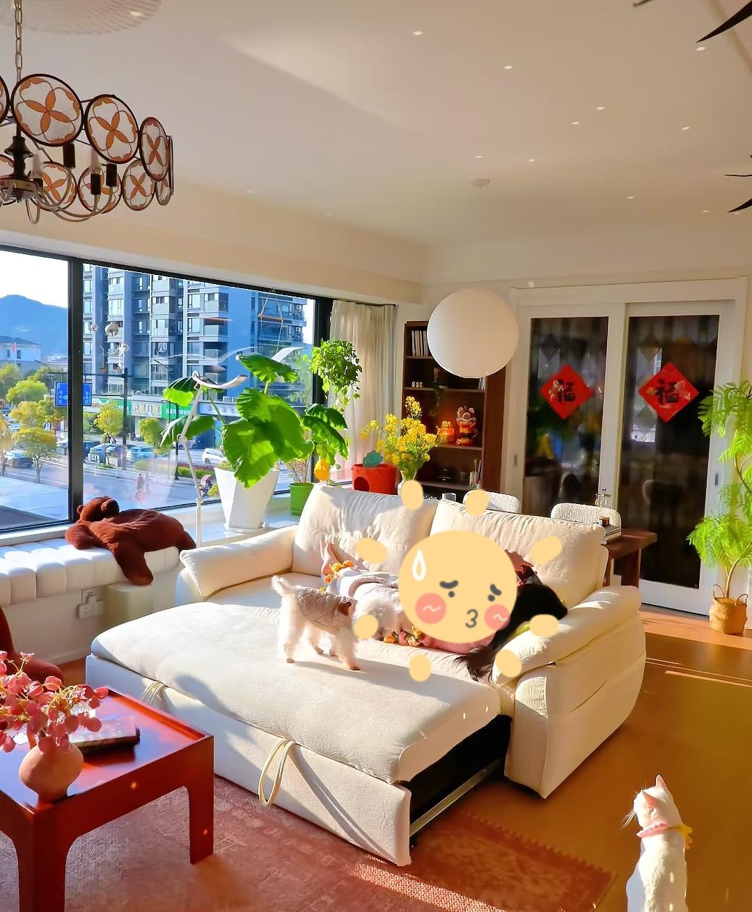 小敏单身家庭，妈妈去世的早，跟爸爸一起生活，后妈对她一直不好，本来打算高