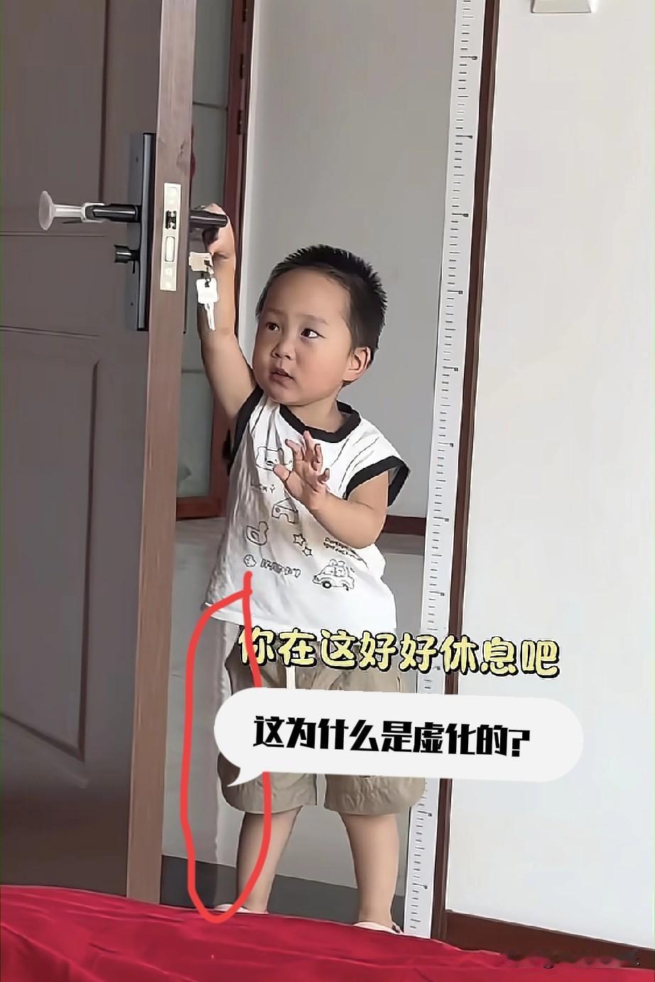 大胆猜测一下，米乐和妈妈都是摆拍。2岁的米乐当吃播争议太大，妈妈灵机一动改了