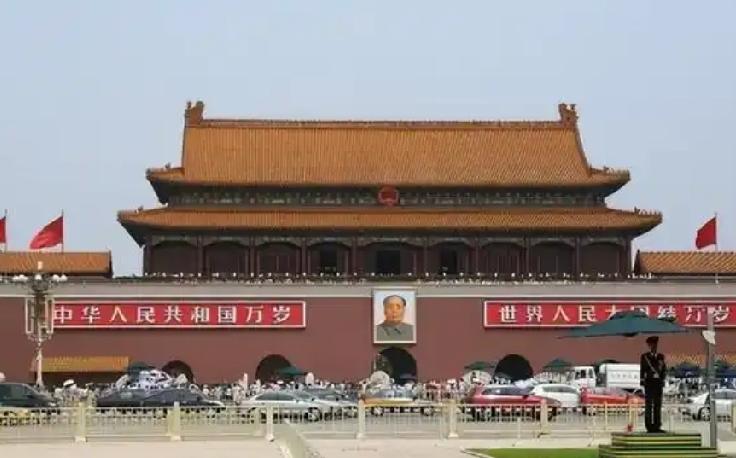 有人提议把毛主席纪念堂和纪念碑搬到八宝山？老百姓第一个不答应！最近网上有个说
