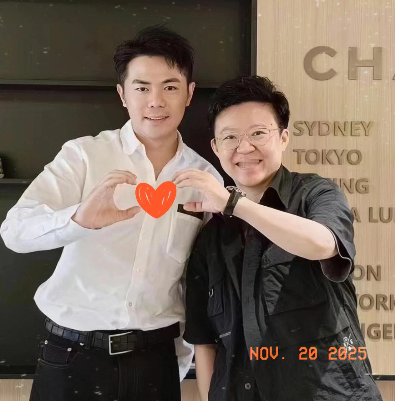 我的老天奶！霸王茶姬创始人张俊杰这婚结得也太牛了，够吹一辈子！本来以为就