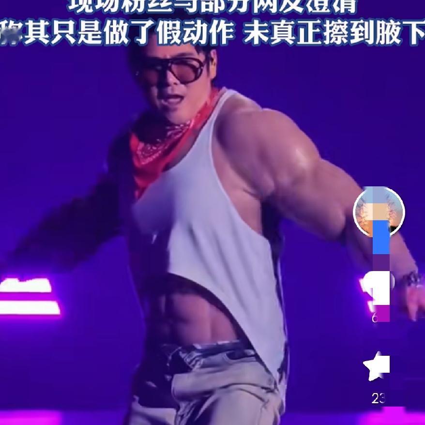 谁能想到一条互动毛巾直接把曹格推上热议，演唱会这个举动直接分出两种完全对立的