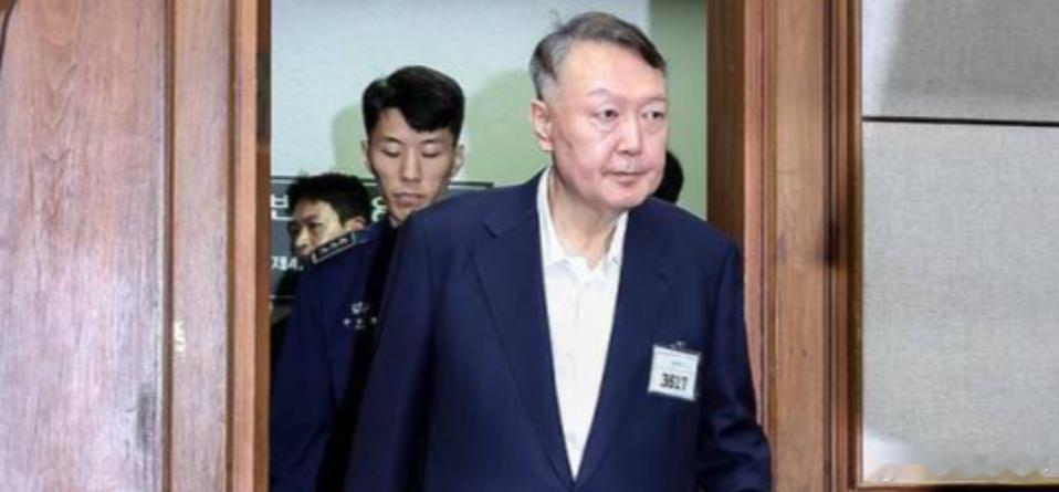 【尹锡悦再获一般利敌罪！追加逮捕，这位韩国前总统或把牢底坐穿】如果不是法院白纸黑