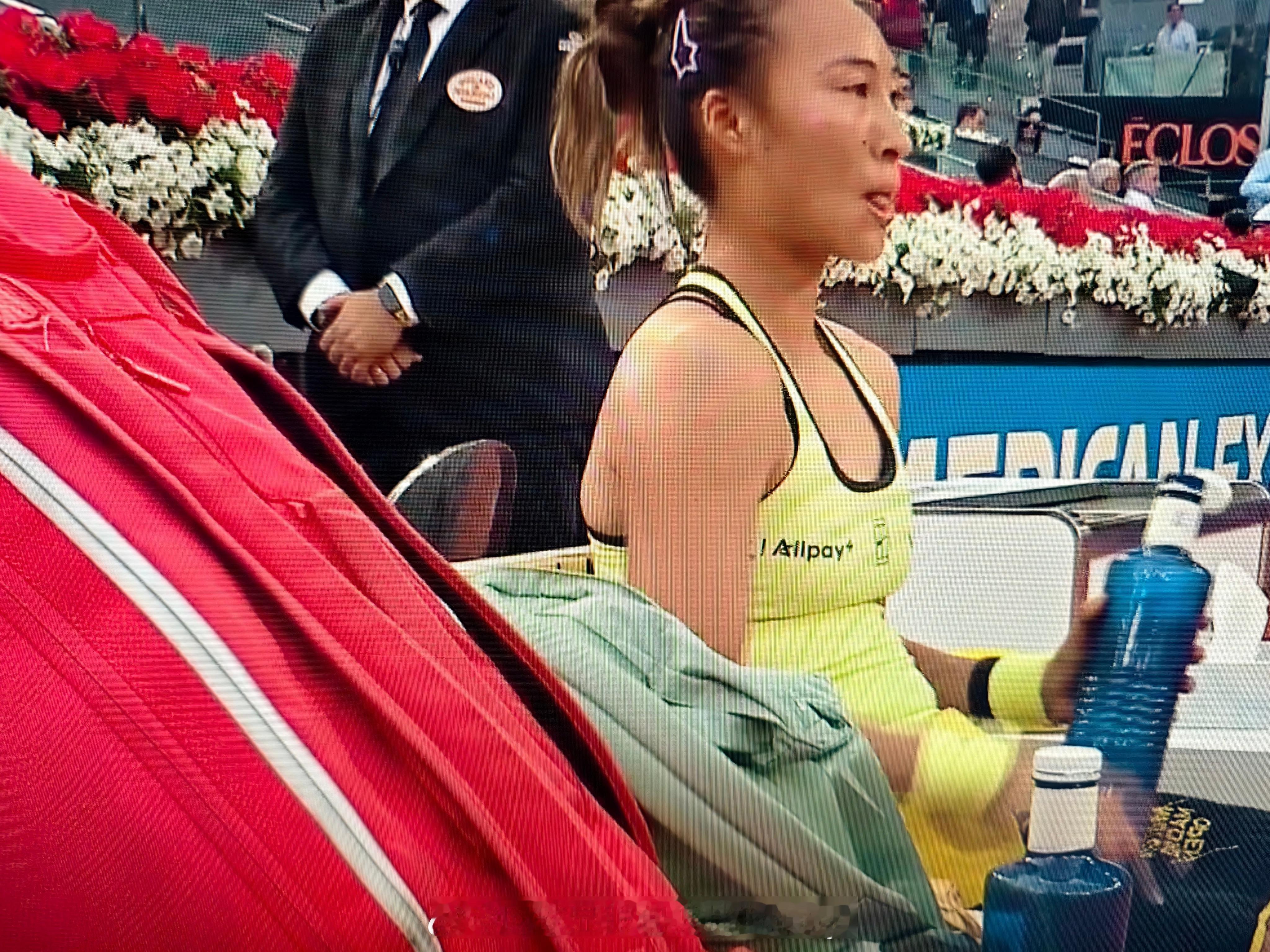 郑钦文率先破发3:2领先郑钦文vs莱巴金娜网球