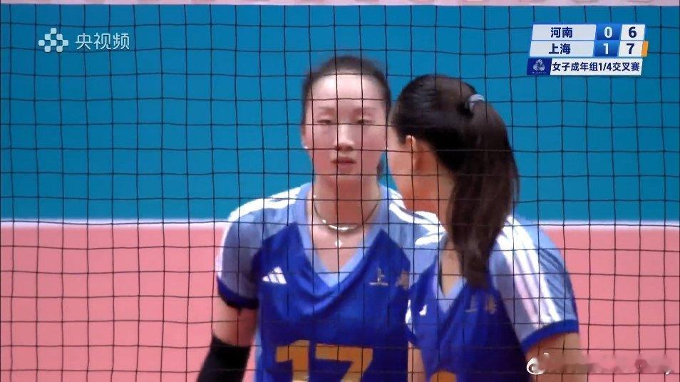 上海女排打整体，各环节发挥都还不错，防守起球后都能转化为得分。目前上海各个点都打