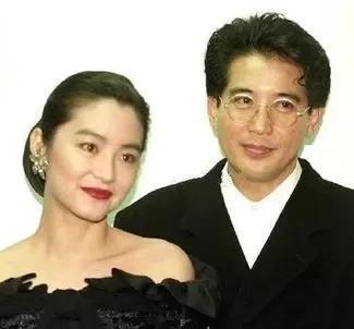1973年，26岁已婚的秦汉爱上了18岁的林青霞，怀孕8个月的妻子邵乔茵心痛不已