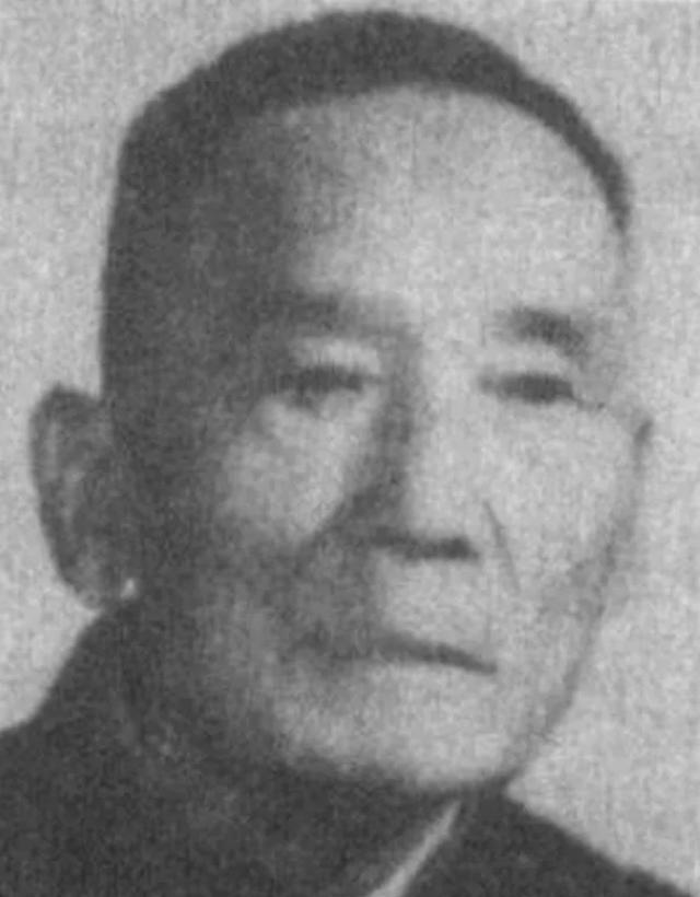 1950年，国军将领起义后，出任解放军军长，却暗中联系蒋介石，由此被抓！聂荣臻却