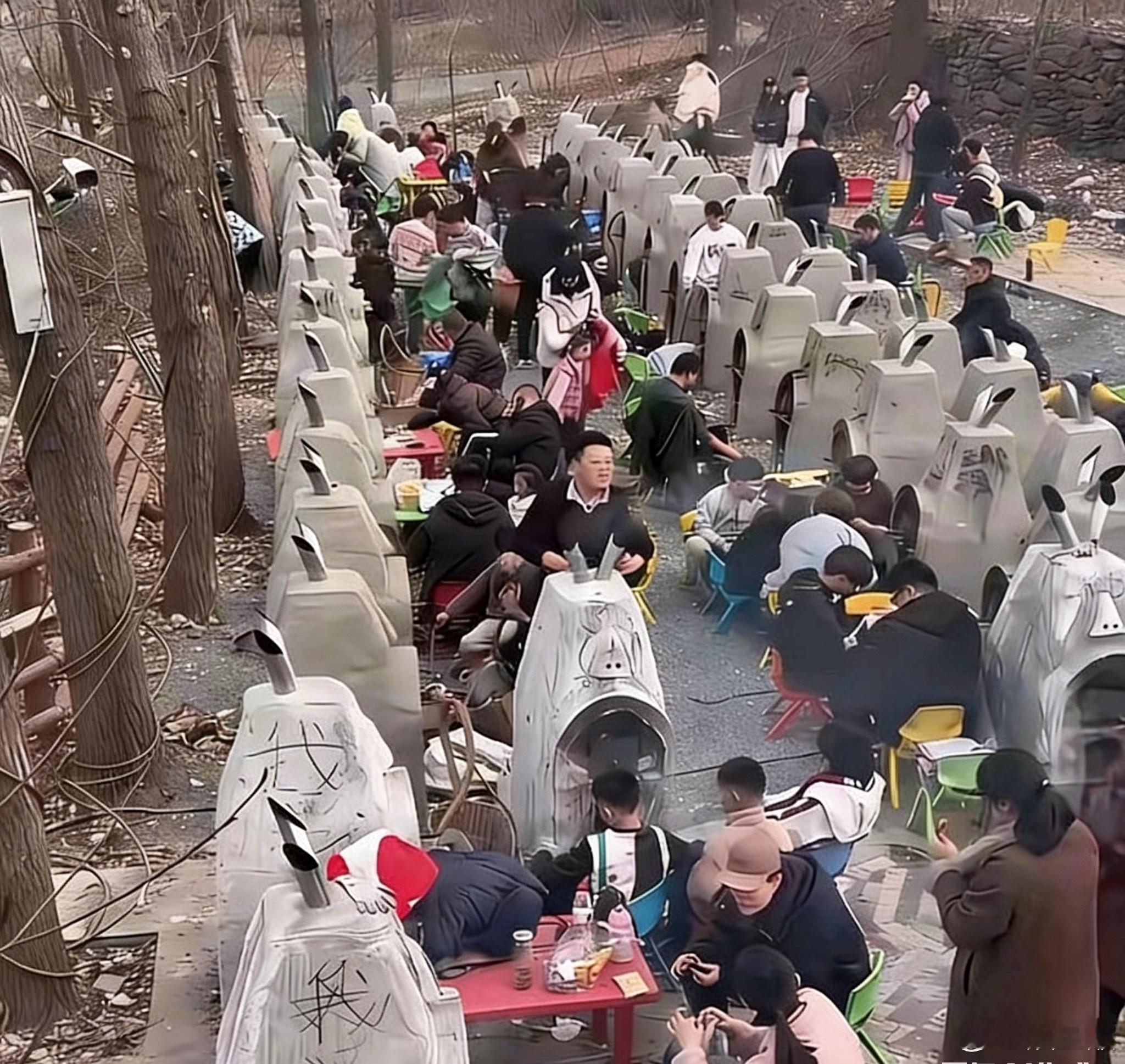 我的天！乍一看，以为上坟呢？现在城里都流行这个吗？