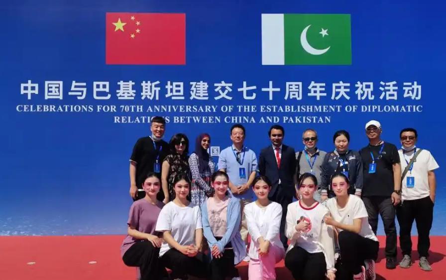 巴基斯坦总理对与中国的关系发言了。巴基斯坦总理说，中国是巴基斯坦最信任的伙伴。