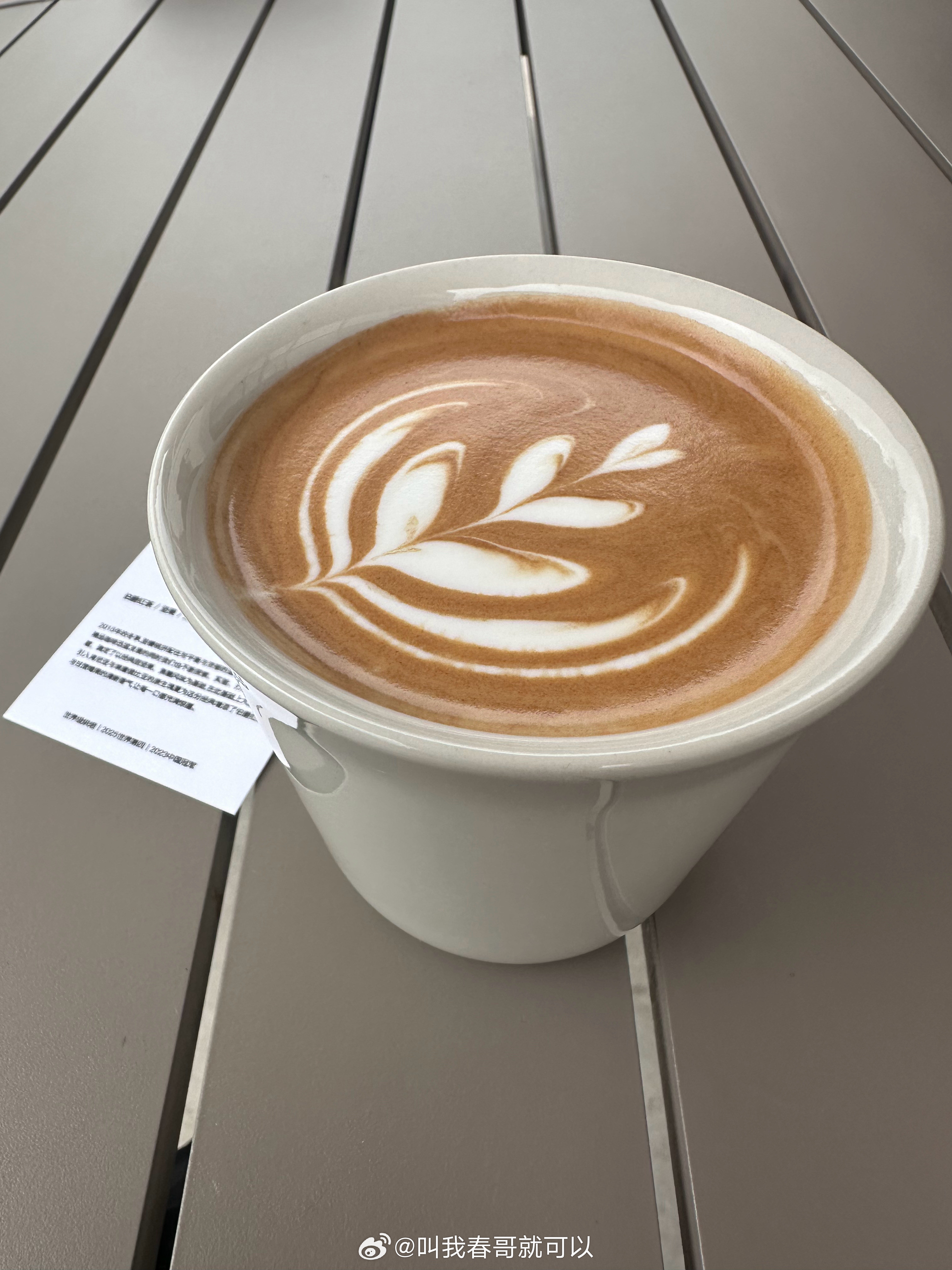 特么，一喝咖啡就胃里空荡荡的特别容易饿，这是咋回事？而且喝完特别特别困，眼皮都抬