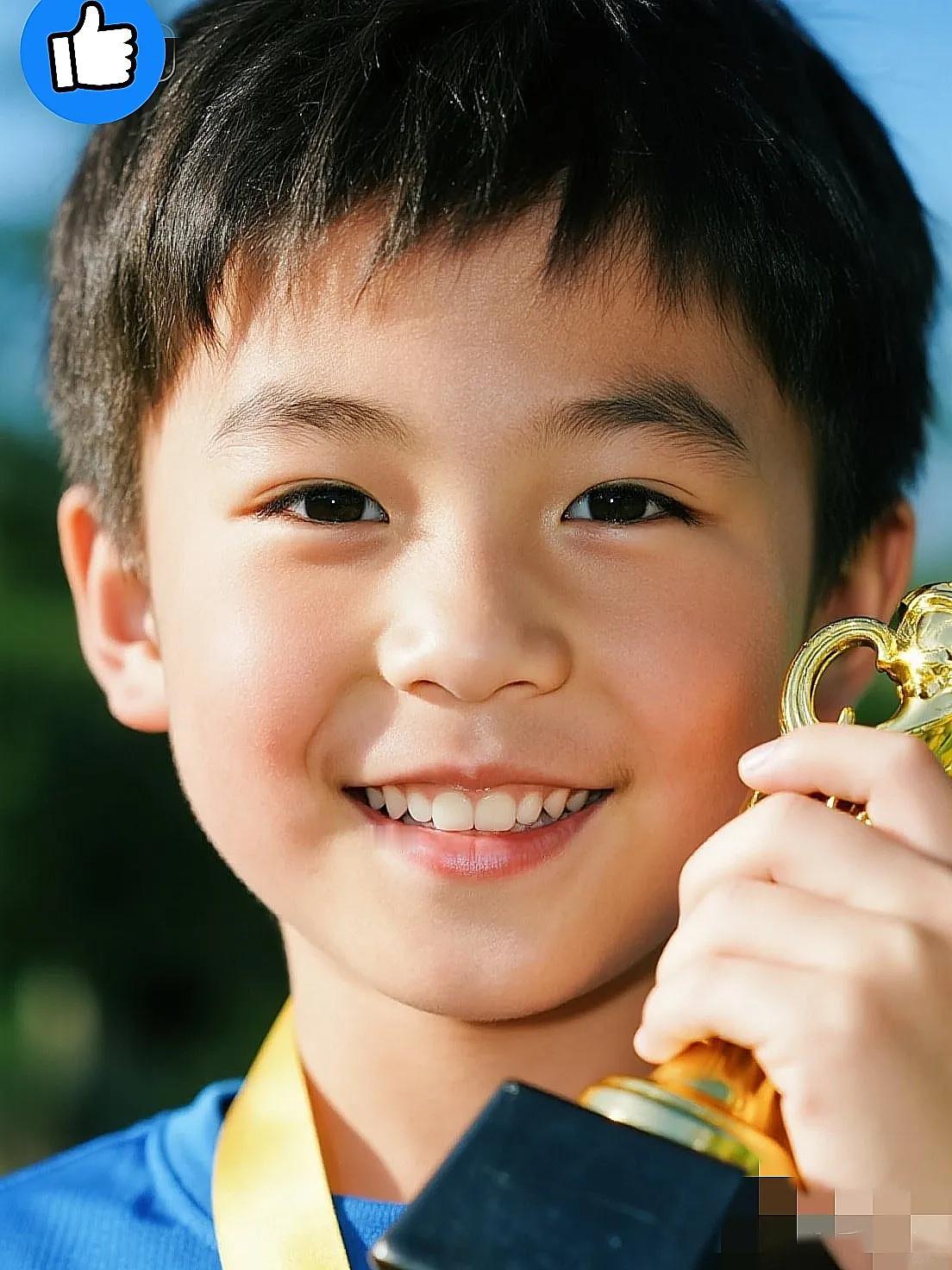 父母最好的教育，不是给得多，也不是管得严，而是你自己做得好。物质