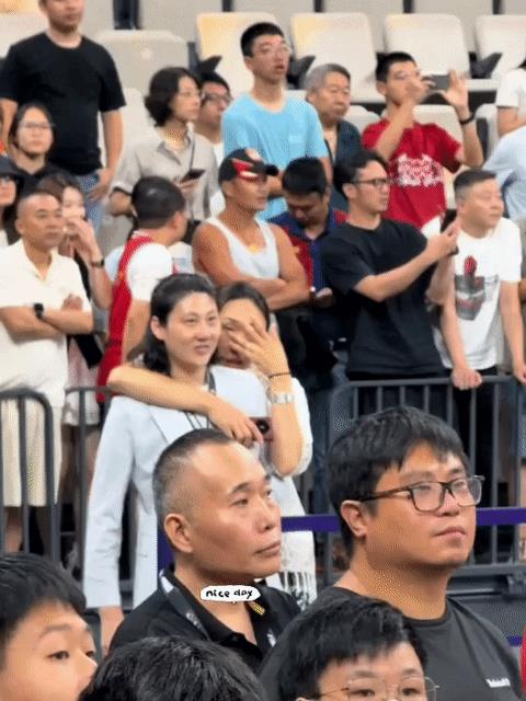 这真是性格使然，相比苗立杰和卞兰，隋菲菲真的是太洒脱了。其实她们三位中隋菲菲的