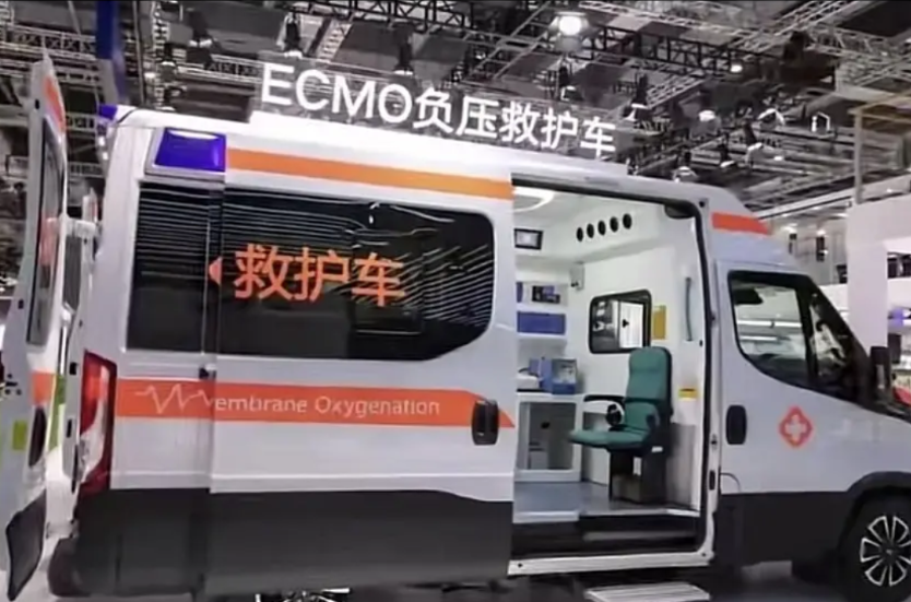 2万8救护车的唐先生“报警”了，从举报到公开道歉，现在又是报警，唐先生从最初的举