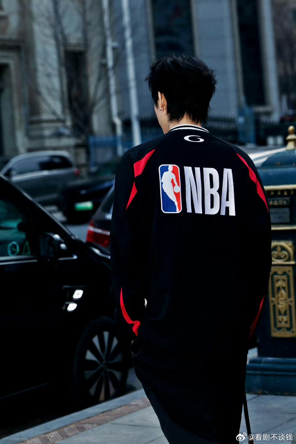 陈飞宇吃的也不多还是得活着对这个小男孩包容一点吧