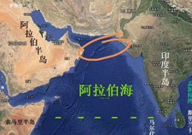 美伊打得天昏地暗的时候，谁都盯着航母、战斧、弹道导弹，没人注意一艘4000吨的中